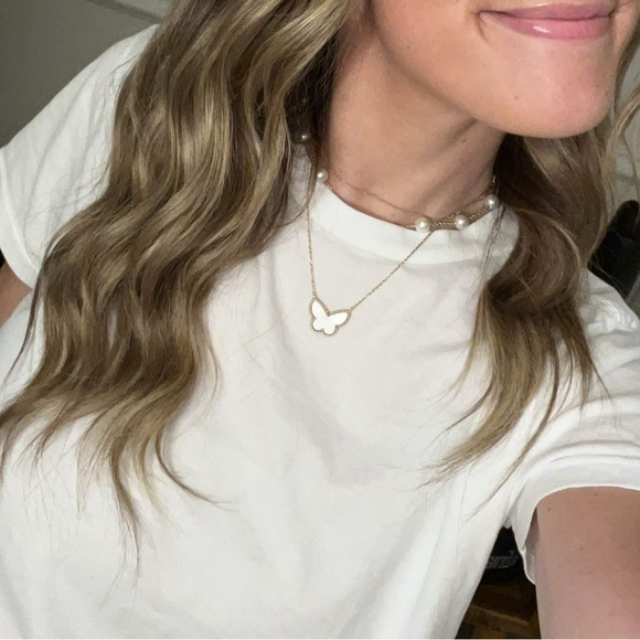 Van Cleef & Arpels Lucky Alhambra Butterfly Pendant Necklace - Picture 5 of 16